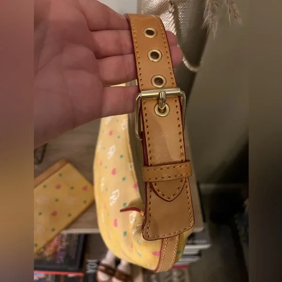 Dooney & Burke Y2K Vintage Bucket Bag with Coin Purse 💛 - Picture 3 of 14